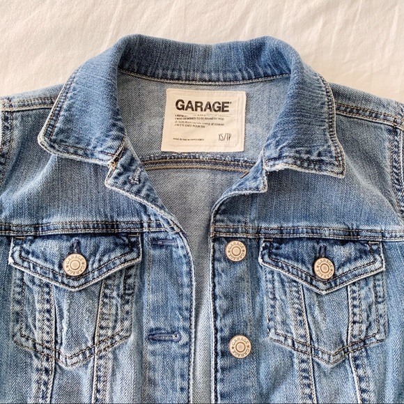 Slim fit cropped jean jacket - Picture 4 of 4